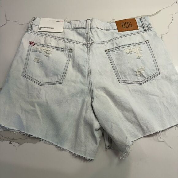 BDG denim Jean shorts Bermuda distressed size 32 - Picture 2 of 7